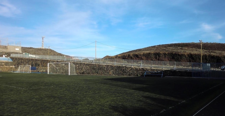 El Pinar mejora la seguridad del campo de fútbol de La Restinga